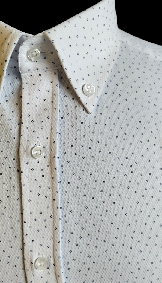 Chemise à col boutonné avec motif SCORE